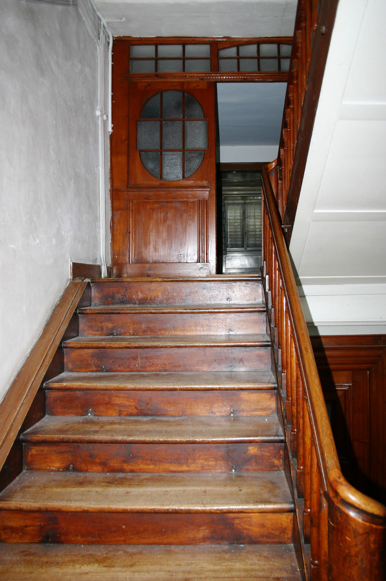 Abb. 4: Disentis/Mustér,  Haus von Castelberg, Treppenaufgang und Eingang ins 1. Obergeschoss (DPG).